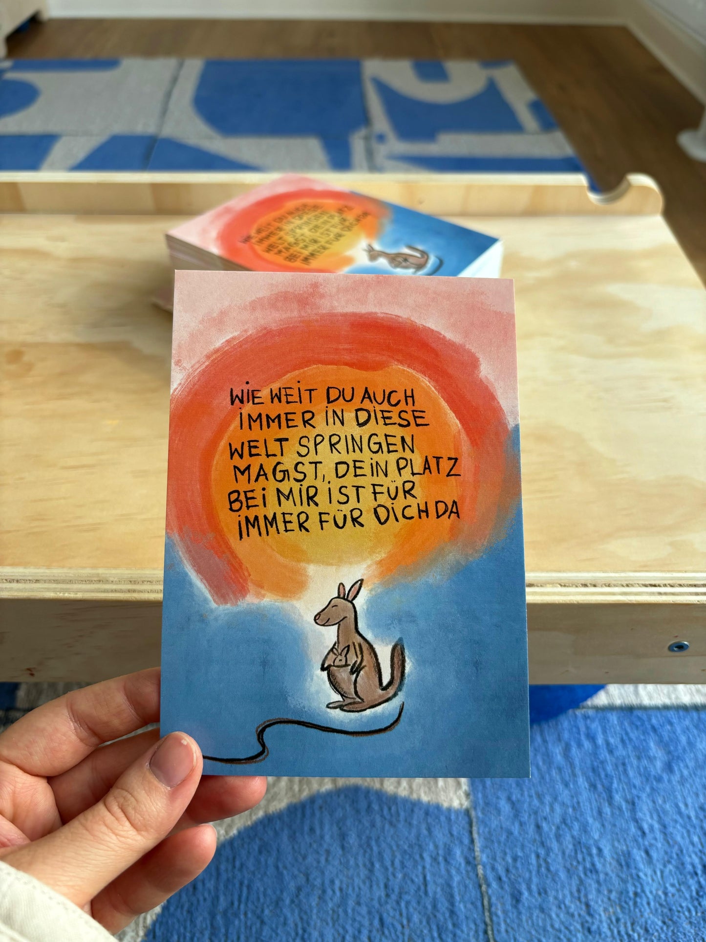 Postkarte "MAMA KIND KÄNGURU LIEBE"